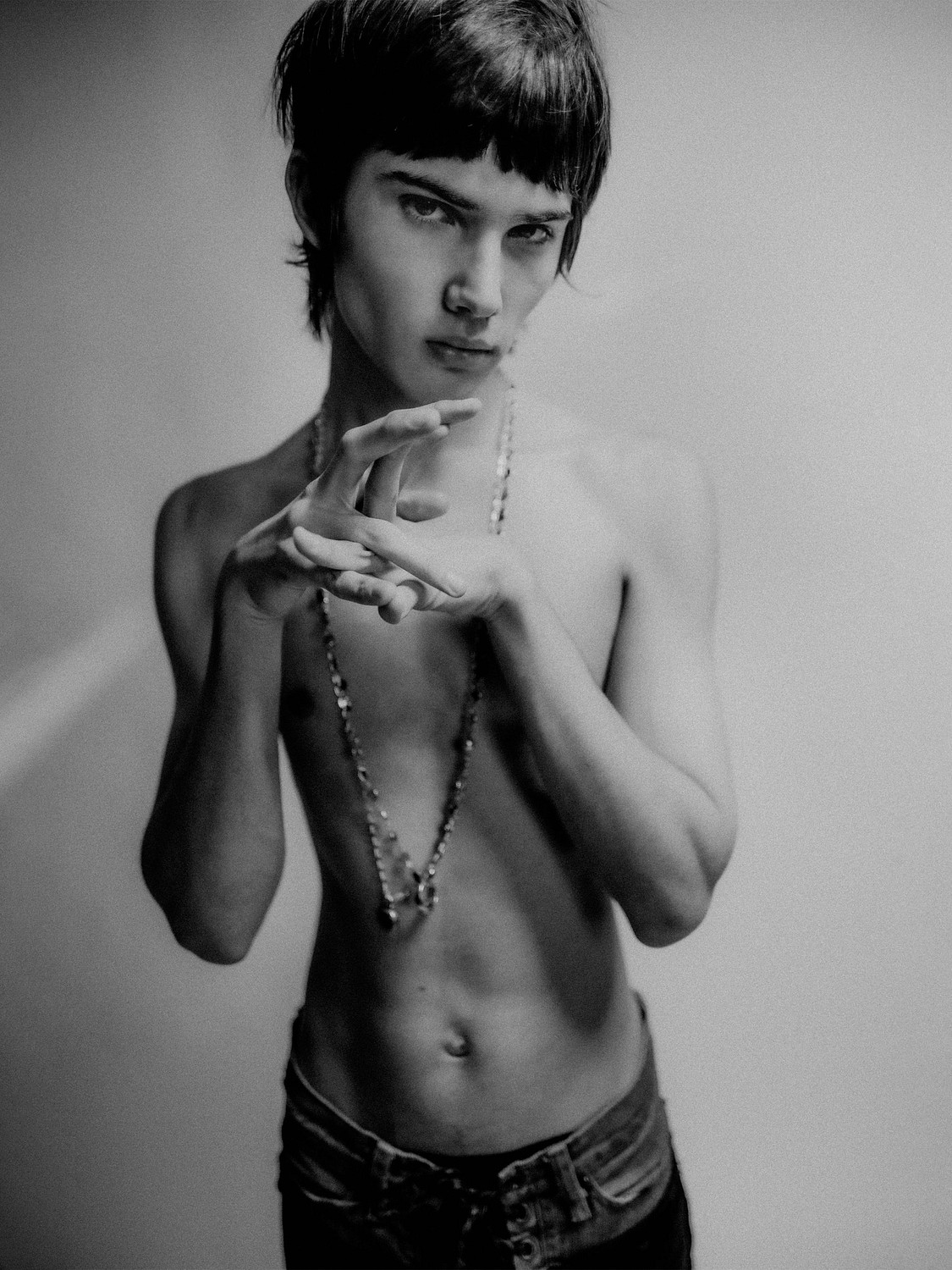 IAN HUTCHINS | 16