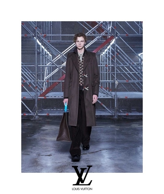 Viktor for LV FW 21 Seoul . WW debut . Congrats !