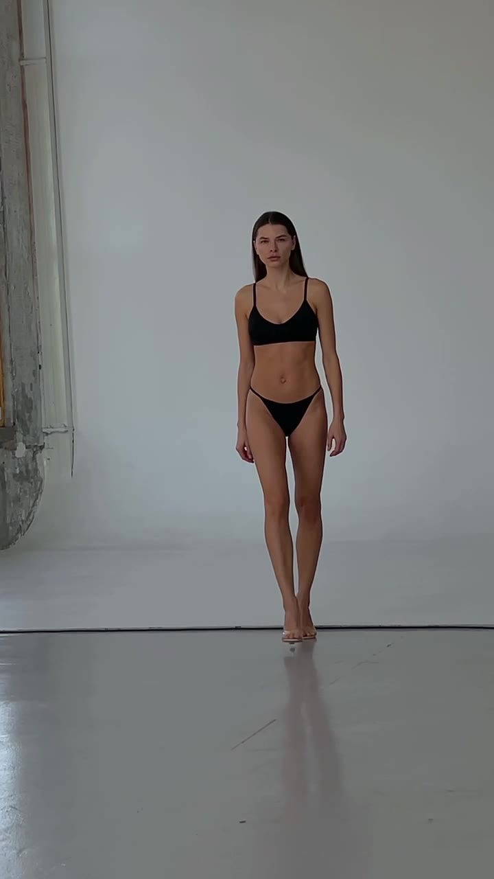 walk bikini.mp4