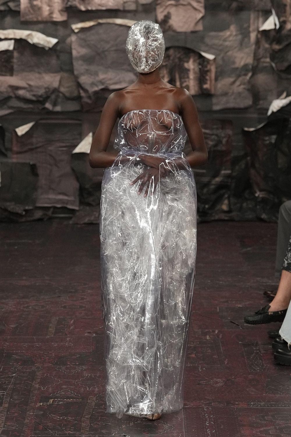 ABENY NHIAL opening for MAISON MARGIELA Couture FW25
