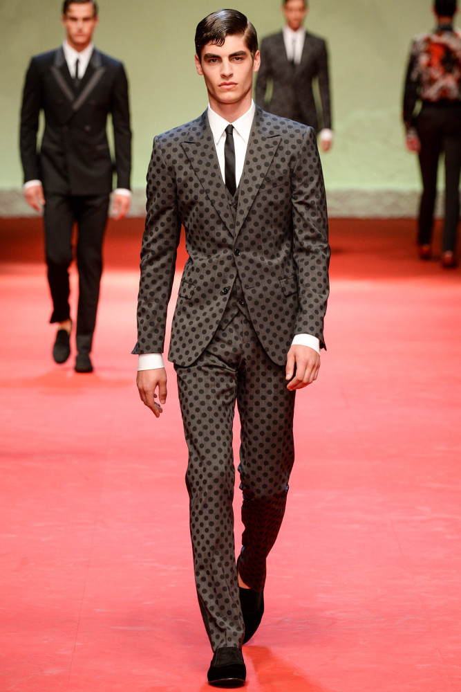 DENNIS VAN STEENWINKEL for Dolce & Gabbana S/S 2015 Milan | Uno ... مسدس برشام DENNIS VAN STEENWINKEL for Dolce & Gabbana S/S 2015 Milan | Uno ... مسدس برشام